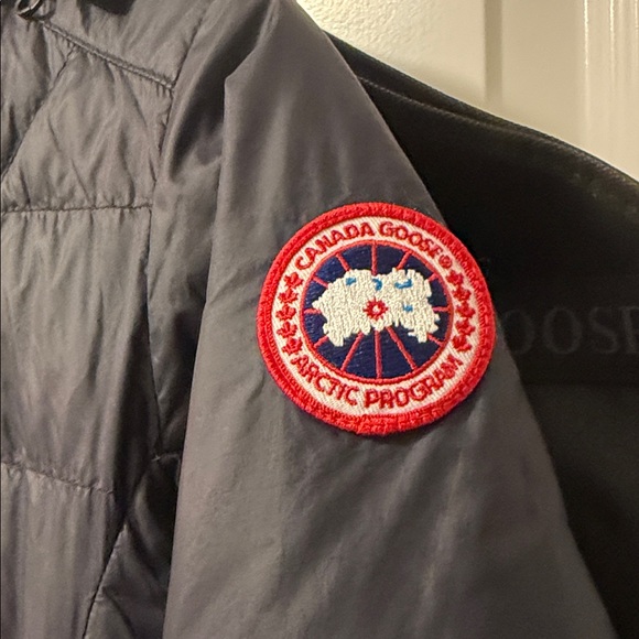 Canada Goose Women’s Packable Jacket 2209l - Picture 2 of 16